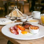 Wild Boar Estate Inn 4*