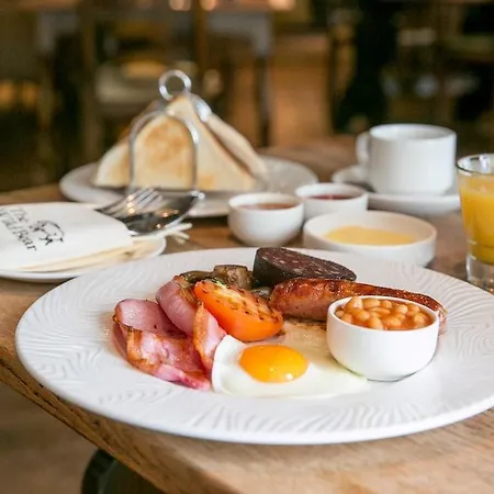 Wild Boar Estate Inn 4*