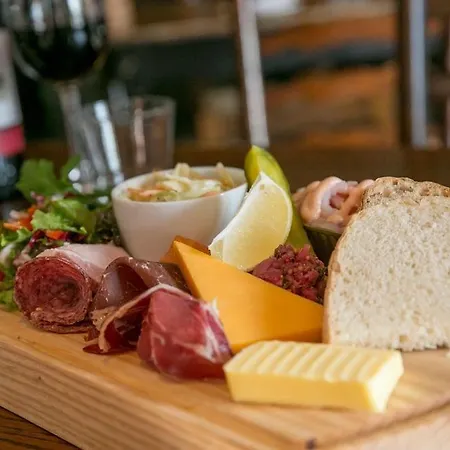 Värdshus Wild Boar Estate 4*