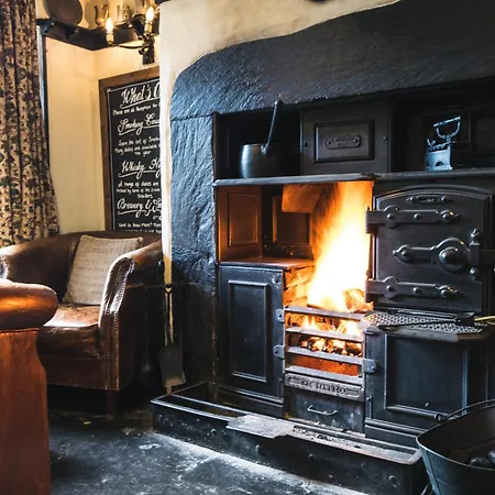 Wild Boar Estate Inn 4*