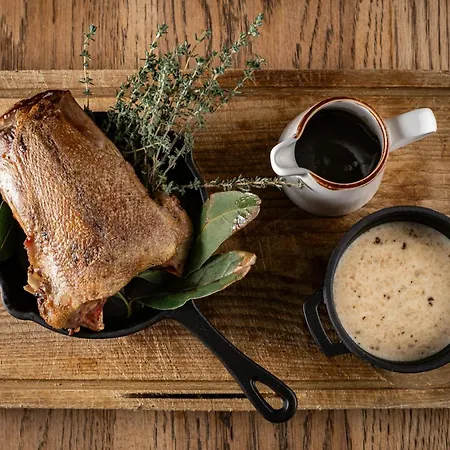 Värdshus Wild Boar Estate 4*