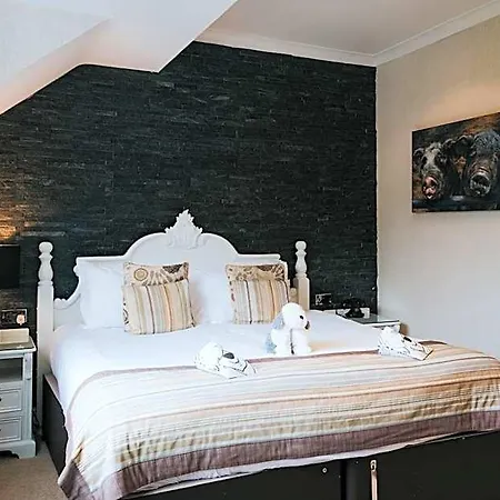 Wild Boar Estate 4*
